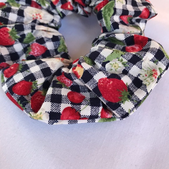 Handmade Scrunchie ‘PICNIC’ - Picture 3 of 6